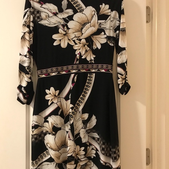 Flowered dress - Picture 1 of 2